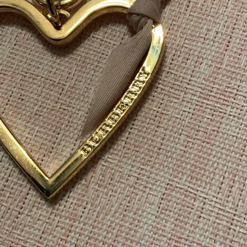 Burberry Gold Heart Key Holder NIB - Picture 4 of 4